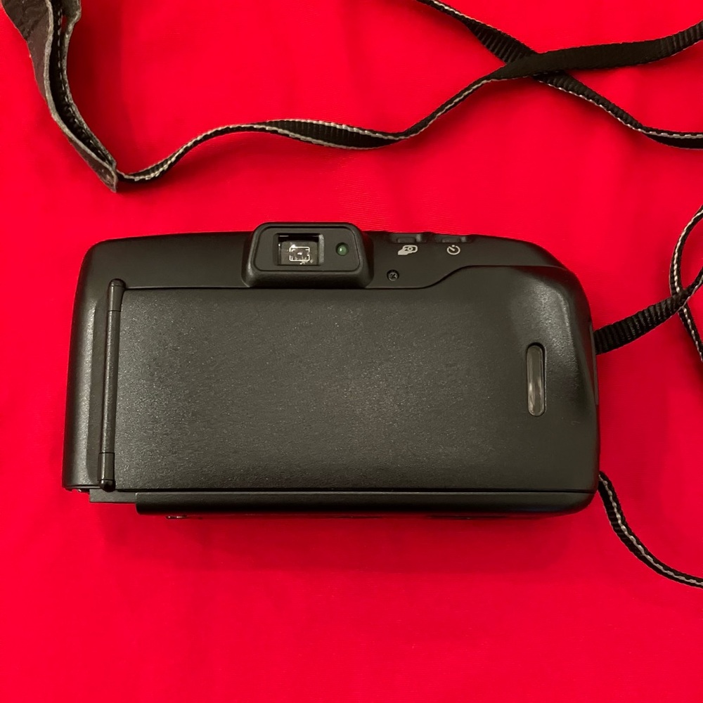 Canon Sure Shot Black Film Camera with case - Picture 2 of 9